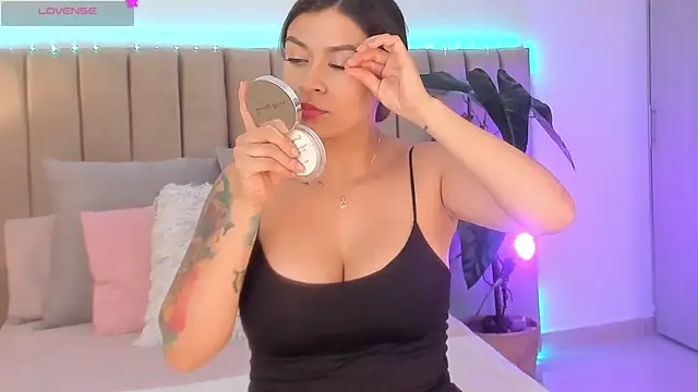 Snapshot of Victoria_romanox chatting on 7, 11, 2025 Victoria romanox online show from 7, 11, 2025