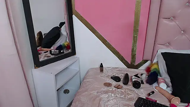 Madeline Woods online show from 26, 2, 2025