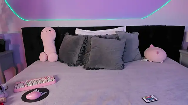 Julieta Cortes   online show from 3, 12, 2025