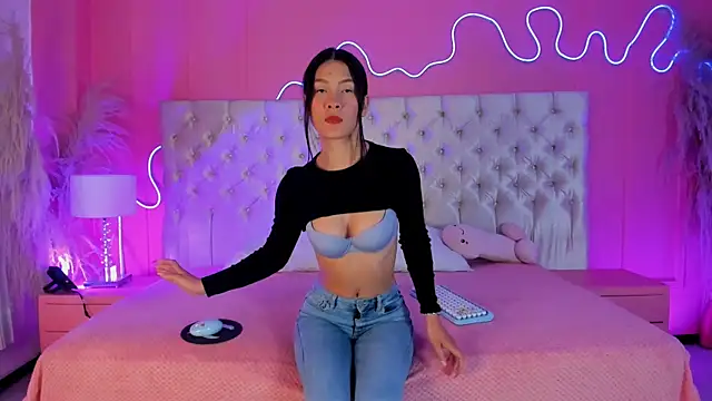 Julieta Cortes   online show from 18, 2, 2026