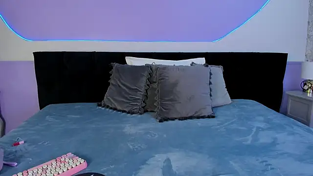 Julieta Cortes   online show from 26, 11, 2025