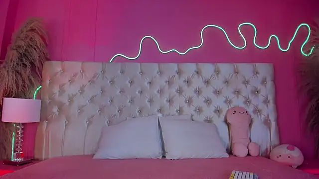 Julieta Cortes   online show from 4, 4, 2026