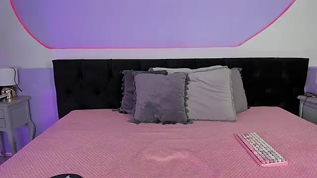 Julieta Cortes   online show from 31, 10, 2025