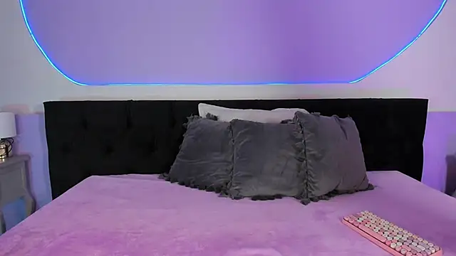 Julieta Cortes   online show from 18, 11, 2025