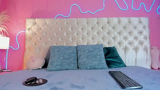 Julieta Cortes   online show from 19, 12, 2025