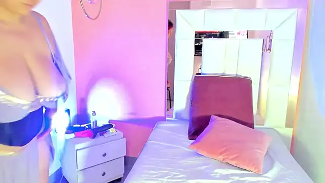 Alanna hot3 online show from 17, 12, 2025