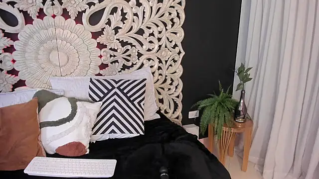 Emiiily  online show from 10, 4, 2026