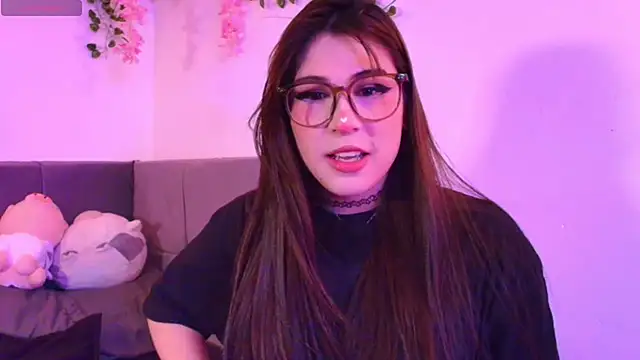 Snapshot of Yuri_Stars chatting on 8, 2, 2026 Yuri Stars online show from 8, 2, 2026