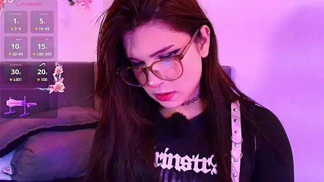 Snapshot of Yuri_Stars chatting on 15, 2, 2026 Yuri Stars online show from 15, 2, 2026