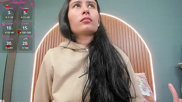 NayeCloud online show from 15, 10, 2025