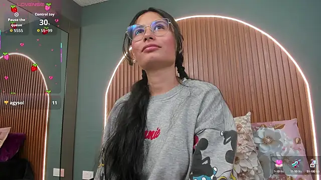 NayeCloud online show from 14, 10, 2025