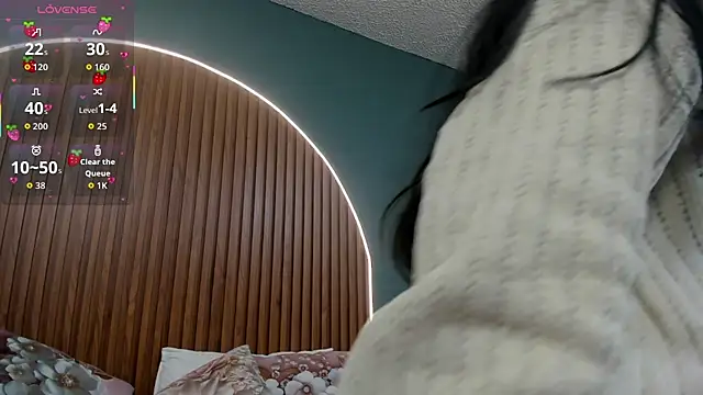 NayeCloud online show from 15, 11, 2025