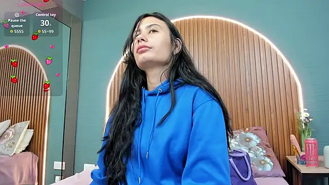 NayeCloud online show from 5, 11, 2025