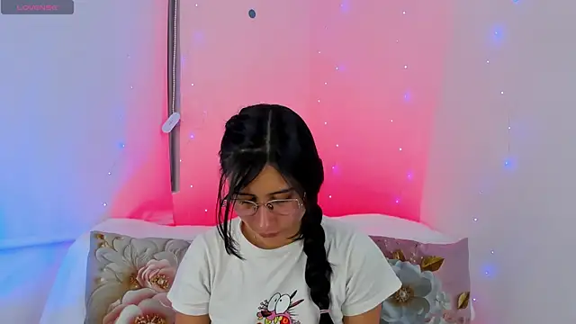 Snapshot of NayeCloud chatting on 1, 3, 2026 NayeCloud online show from 1, 3, 2026