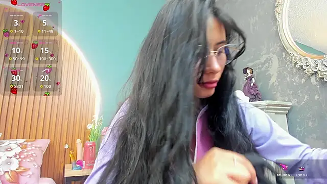 NayeCloud online show from 4, 11, 2025