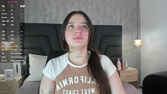 Snapshot of Sabrina_Lennox chatting on 5, 3, 2025 Sabrina Lennox online show from 5, 3, 2025