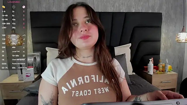 Snapshot of Sabrina_Lennox chatting on 14, 3, 2025 Sabrina Lennox online show from 14, 3, 2025