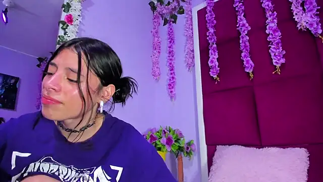 Sasha Petitte online show from 23, 3, 2025