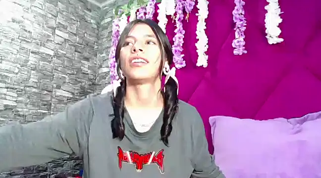 Sasha Petitte online show from 7, 3, 2025