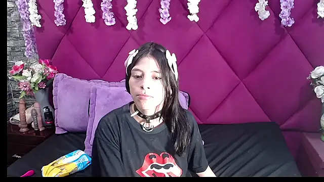 Sasha Petitte online show from 3, 3, 2025