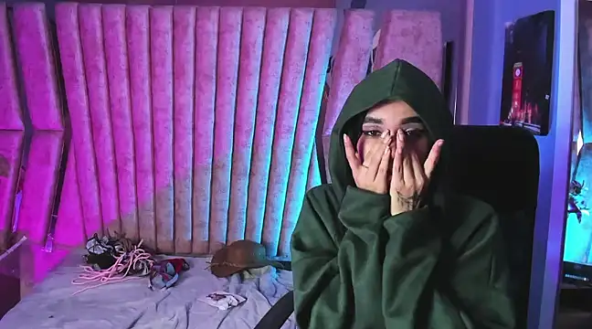 Jasmin Skinny online show from 6, 3, 2025