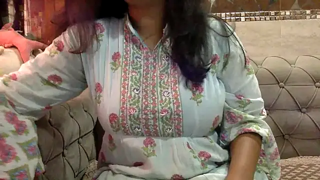 HaaniKaur online show from 12, 3, 2026