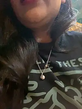 HaaniKaur online show from 2, 1, 2025