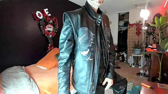 leatherz69 online show from 5, 3, 2025