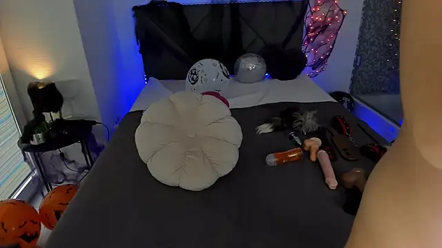 Snapshot of CassieEvans chatting on 27, 10, 2025 CassieEvans online show from 27, 10, 2025