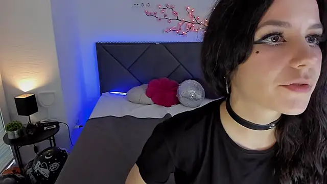 Snapshot of CassieEvans chatting on 7, 11, 2025 CassieEvans online show from 7, 11, 2025