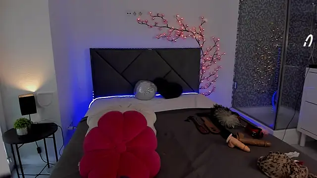 Snapshot of CassieEvans chatting on 4, 10, 2025 CassieEvans online show from 4, 10, 2025