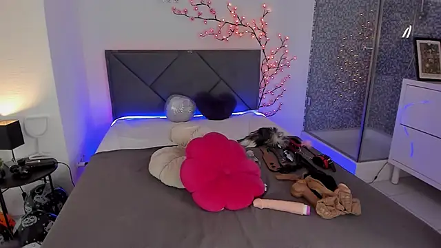 Snapshot of CassieEvans chatting on 13, 11, 2025 CassieEvans online show from 13, 11, 2025