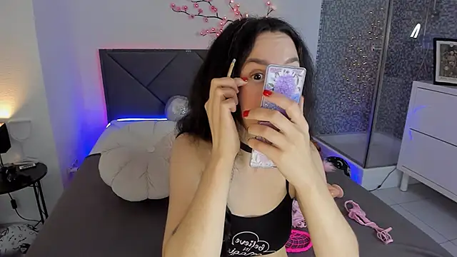 Snapshot of CassieEvans chatting on 28, 11, 2025 CassieEvans online show from 28, 11, 2025