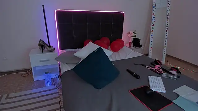 Snapshot of CassieEvans chatting on 8, 3, 2025 CassieEvans online show from 8, 3, 2025