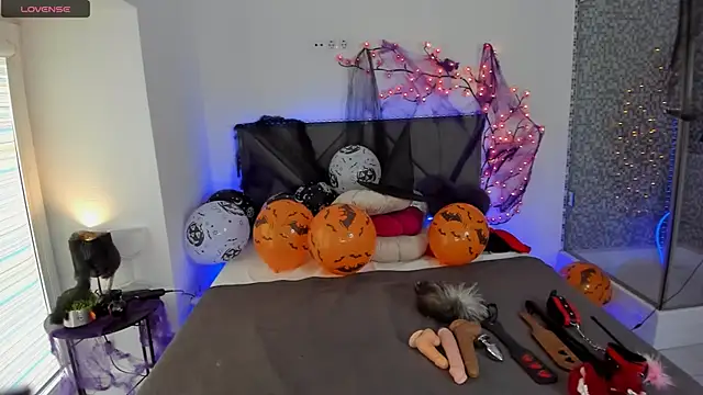 Snapshot of CassieEvans chatting on 28, 10, 2025 CassieEvans online show from 28, 10, 2025