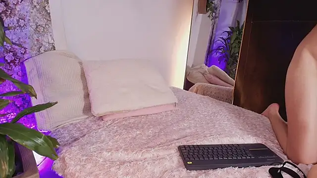 AmberMoss  online show from 5, 4, 2026