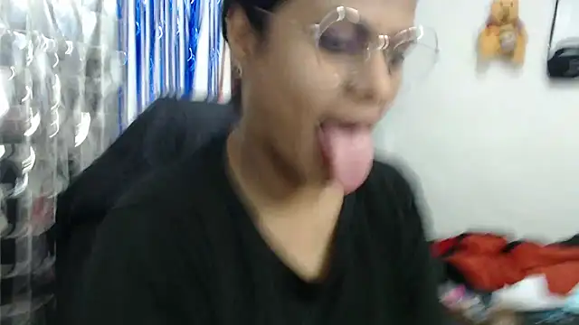 SweetAlmaa online show from 23, 9, 2025