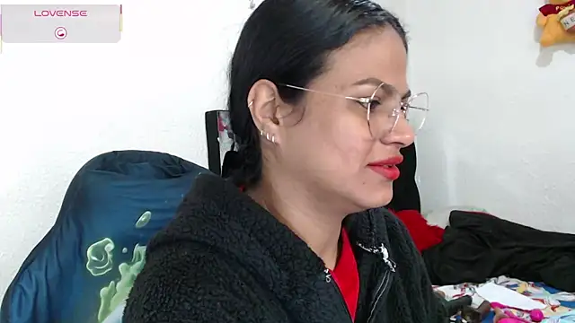 SweetAlmaa online show from 10, 11, 2025