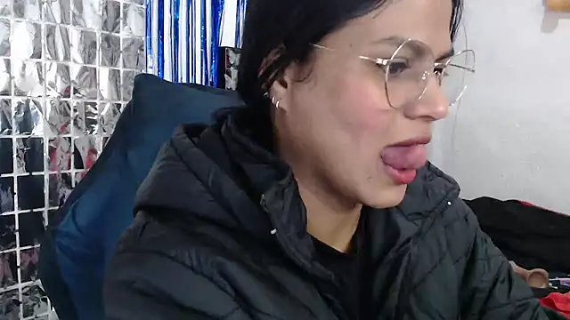 SweetAlmaa online show from 25, 9, 2025