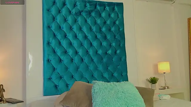 ohrianagibson online show from 25, 3, 2026