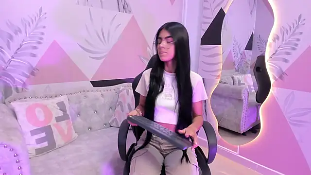 Snapshot of Isa_little4u chatting on 12, 3, 2025 Isa little4u online show from 12, 3, 2025