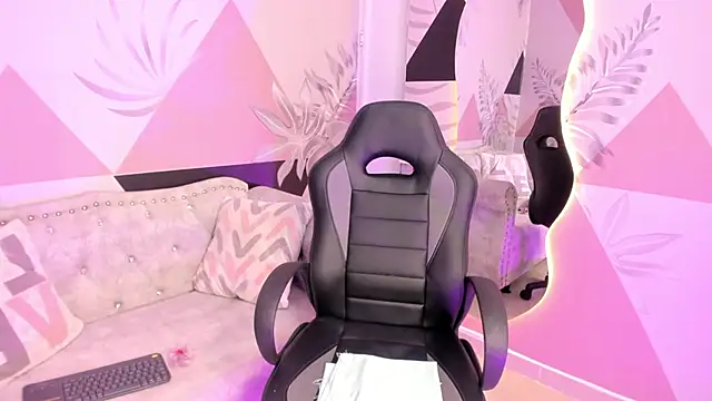 Snapshot of Isa_little4u chatting on 11, 3, 2025 Isa little4u online show from 11, 3, 2025