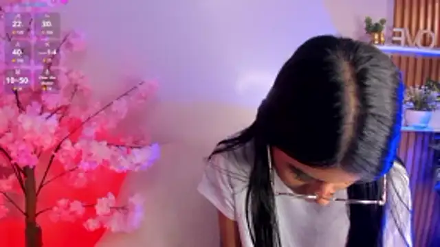 Snapshot of Isa_little4u chatting on 20, 11, 2025 Isa little4u online show from 20, 11, 2025