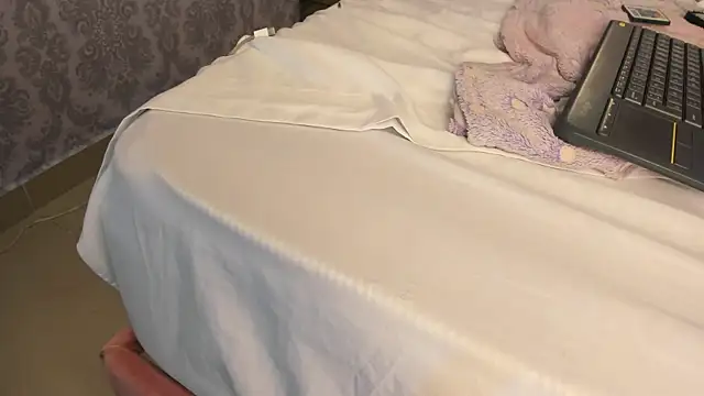 Snapshot of Isa_little4u chatting on 2, 12, 2025 Isa little4u online show from 2, 12, 2025