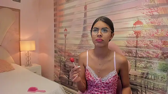 Snapshot of Isa_little4u chatting on 18, 10, 2025 Isa little4u online show from 18, 10, 2025