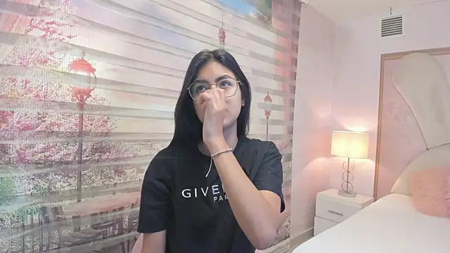 Snapshot of Isa_little4u chatting on 9, 9, 2025 Isa little4u online show from 9, 9, 2025