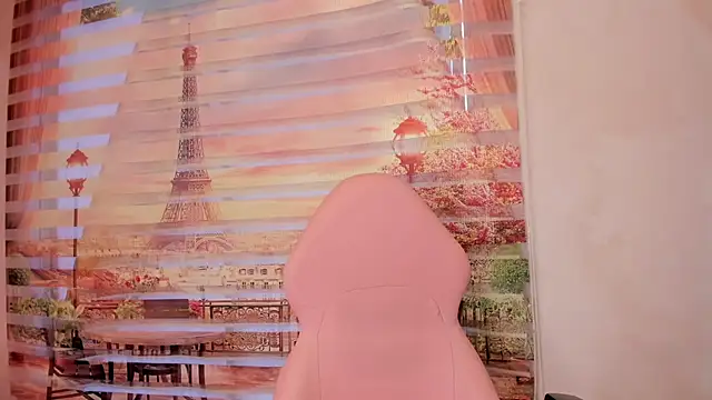 Snapshot of Isa_little4u chatting on 9, 10, 2025 Isa little4u online show from 9, 10, 2025