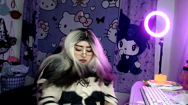 Snapshot of lussyevans24 chatting on 20, 6, 2026 lussyevans24 online show from 20, 6, 2026