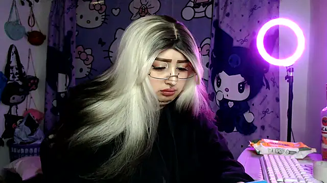 Snapshot of lussyevans24 chatting on 12, 6, 2026 lussyevans24 online show from 12, 6, 2026