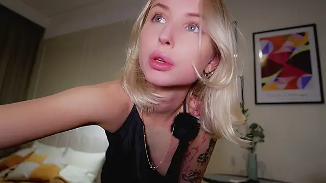 blondy room online show from 4, 10, 2025